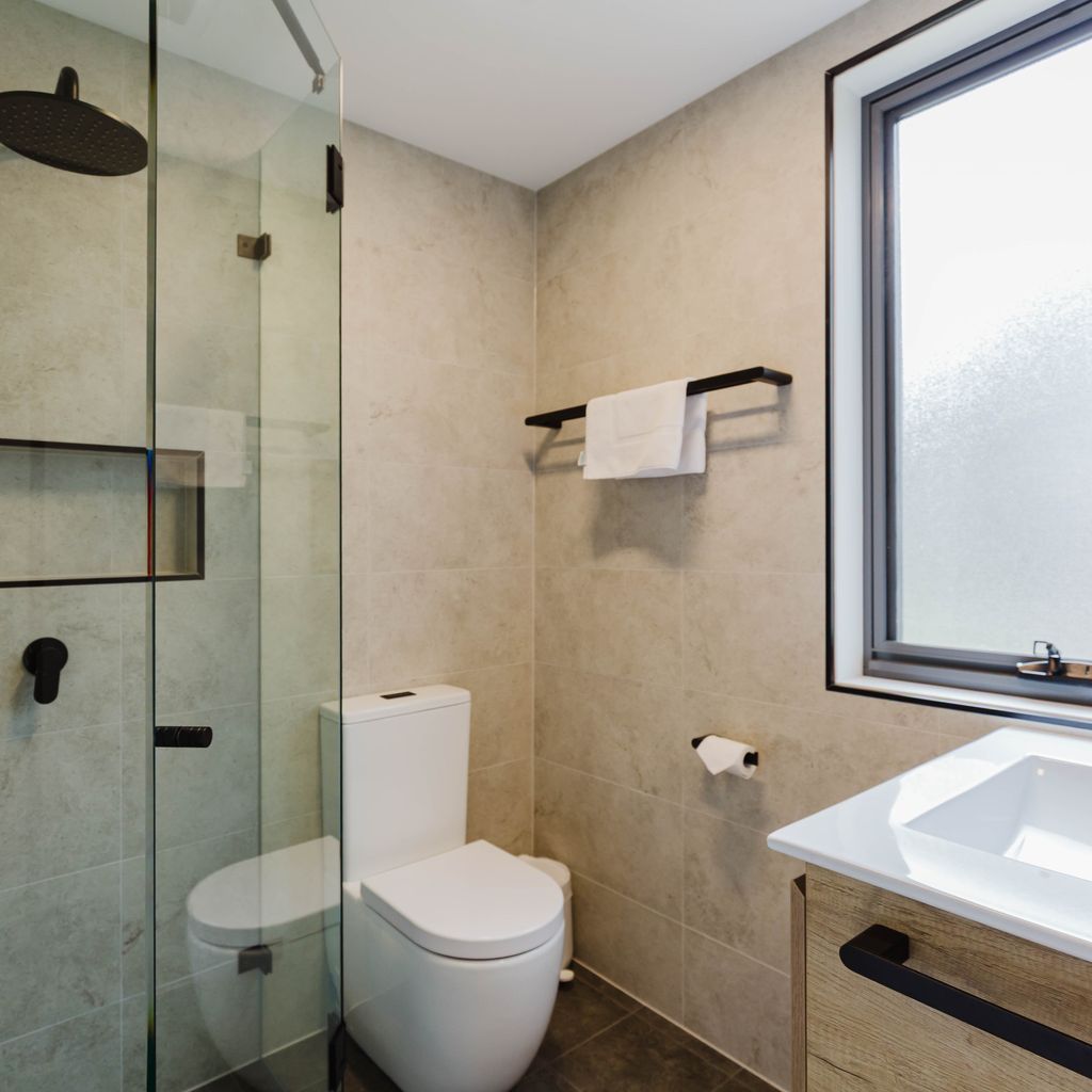 The Lakefront – 2/69 Townsend Street
