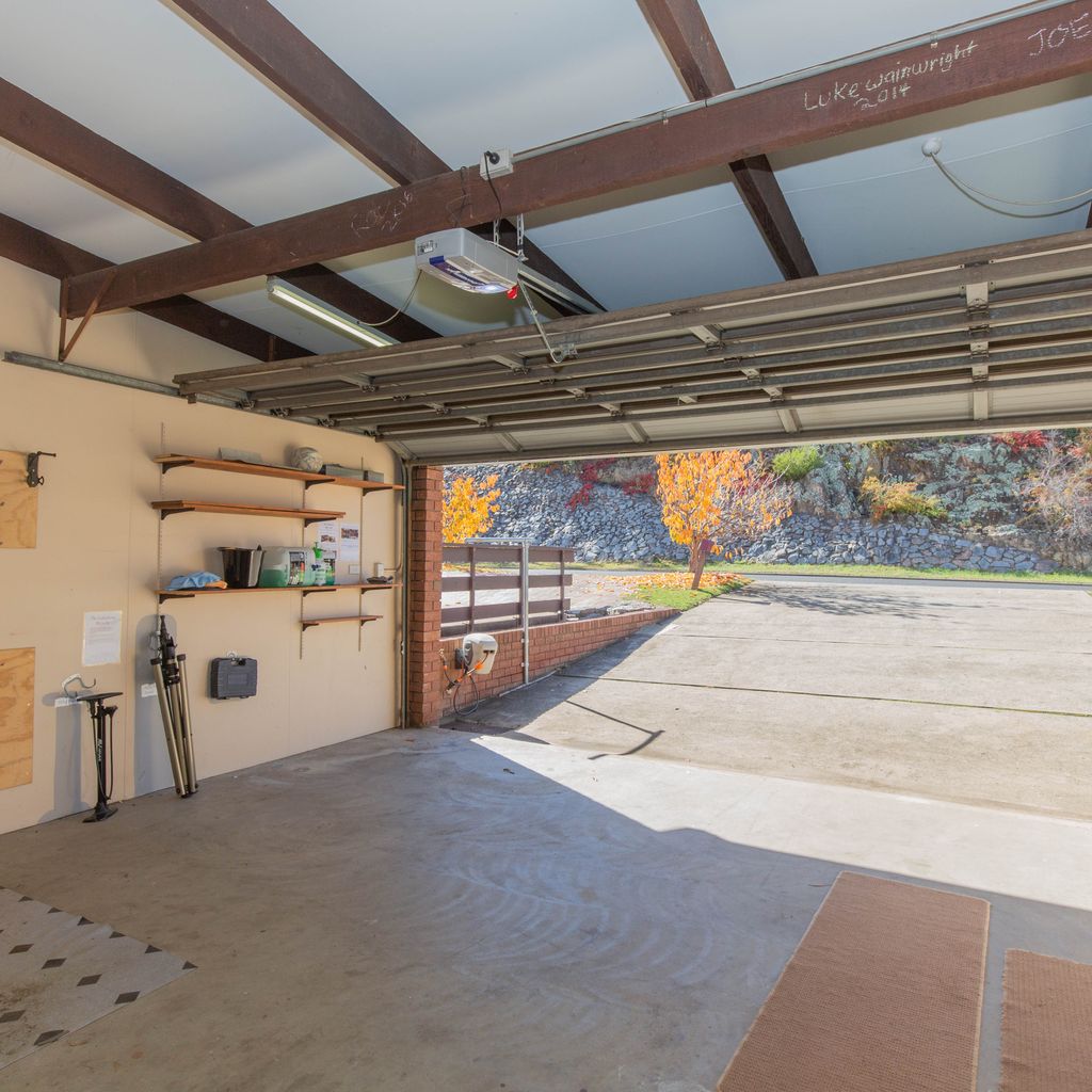 The Lakefront – 2/69 Townsend Street
