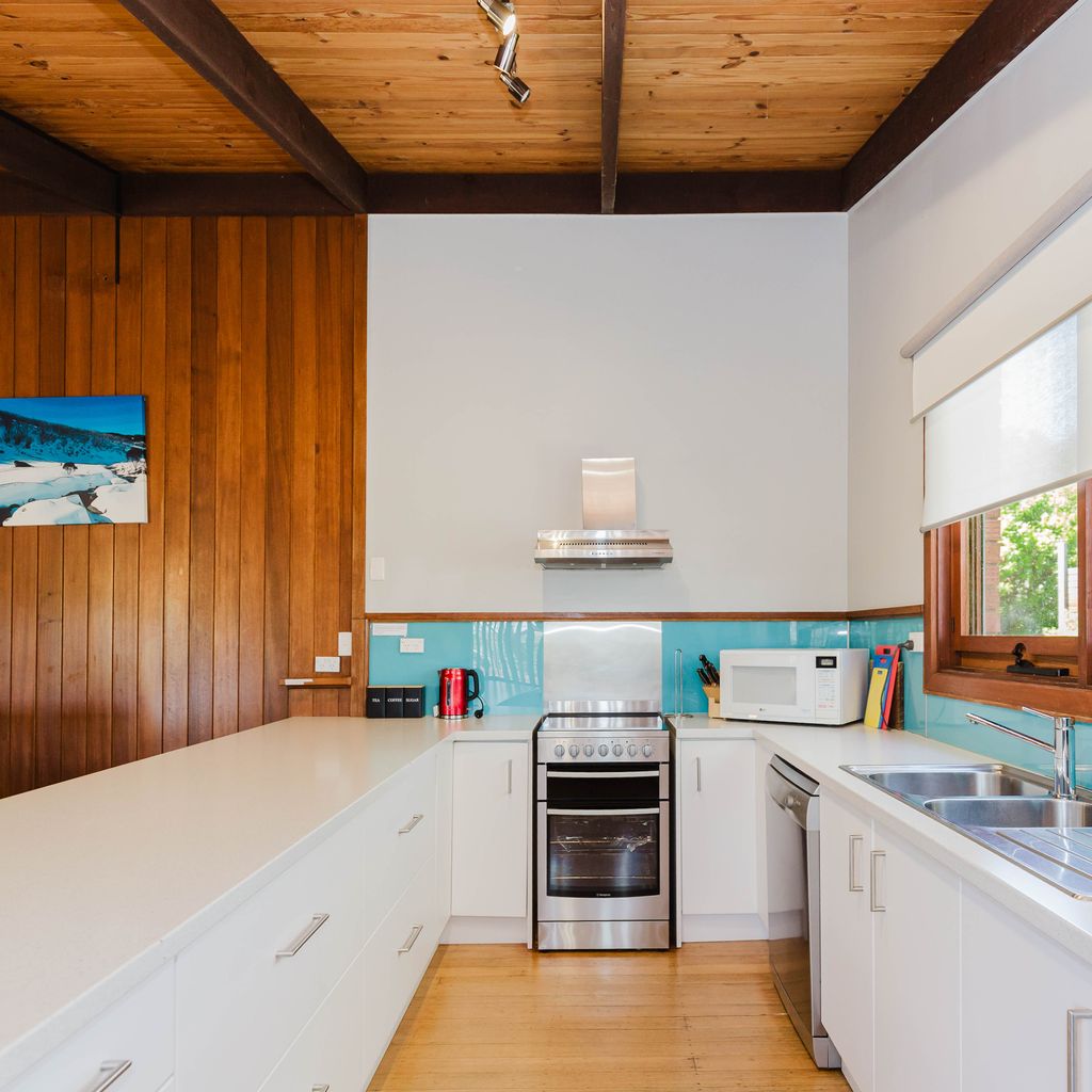 The Lakefront – 2/69 Townsend Street