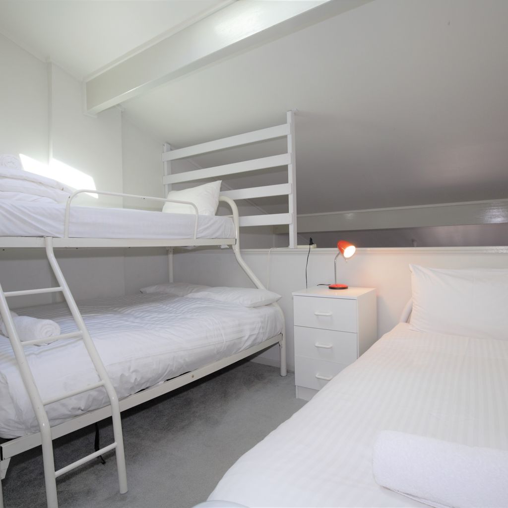 Razorback – 11/1 Gippsland St