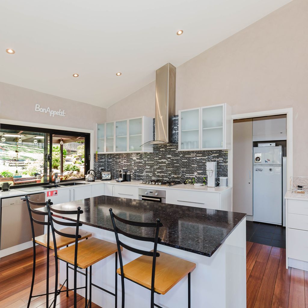 10 Kanangra Crescent – Entire