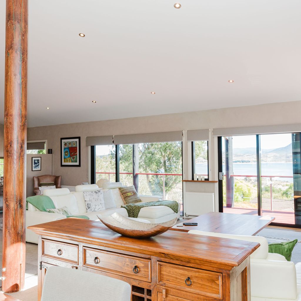 10 Kanangra Crescent – Entire