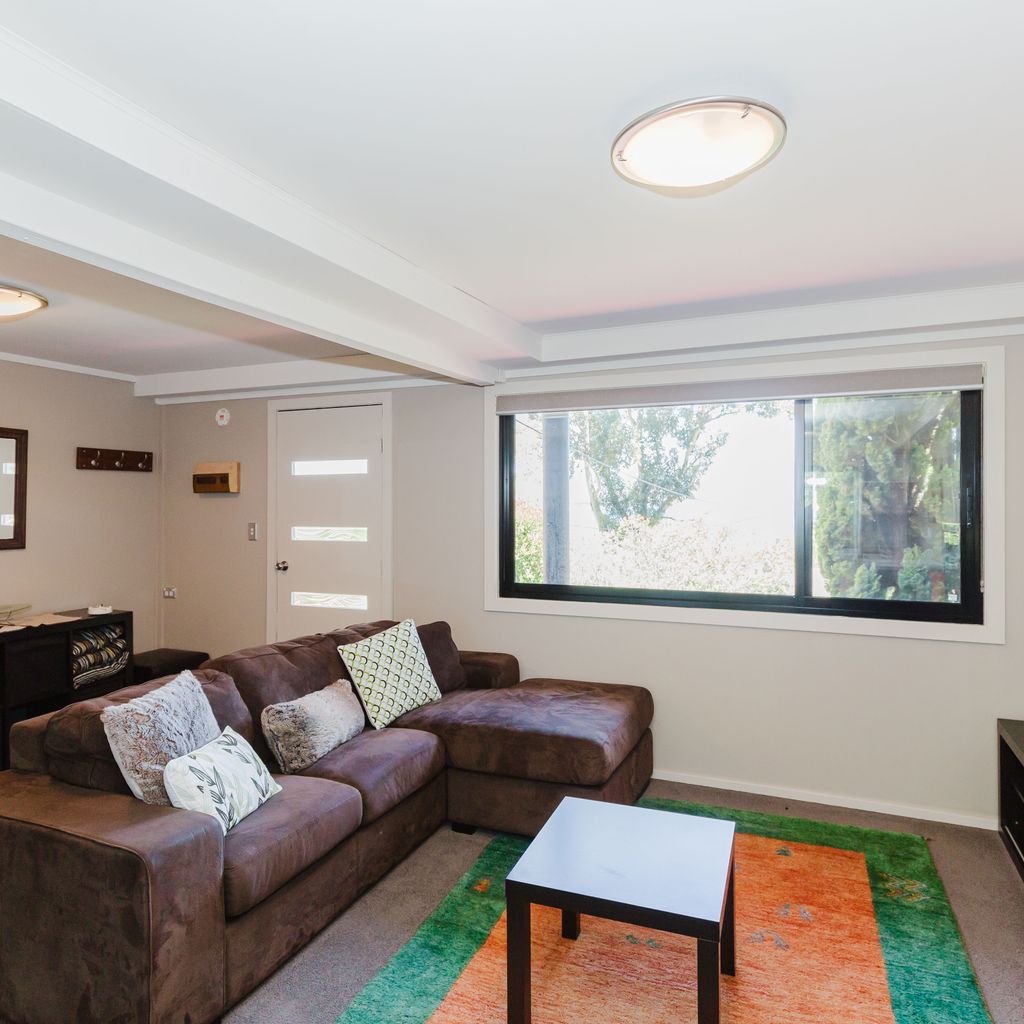 10 Kanangra Crescent – Entire