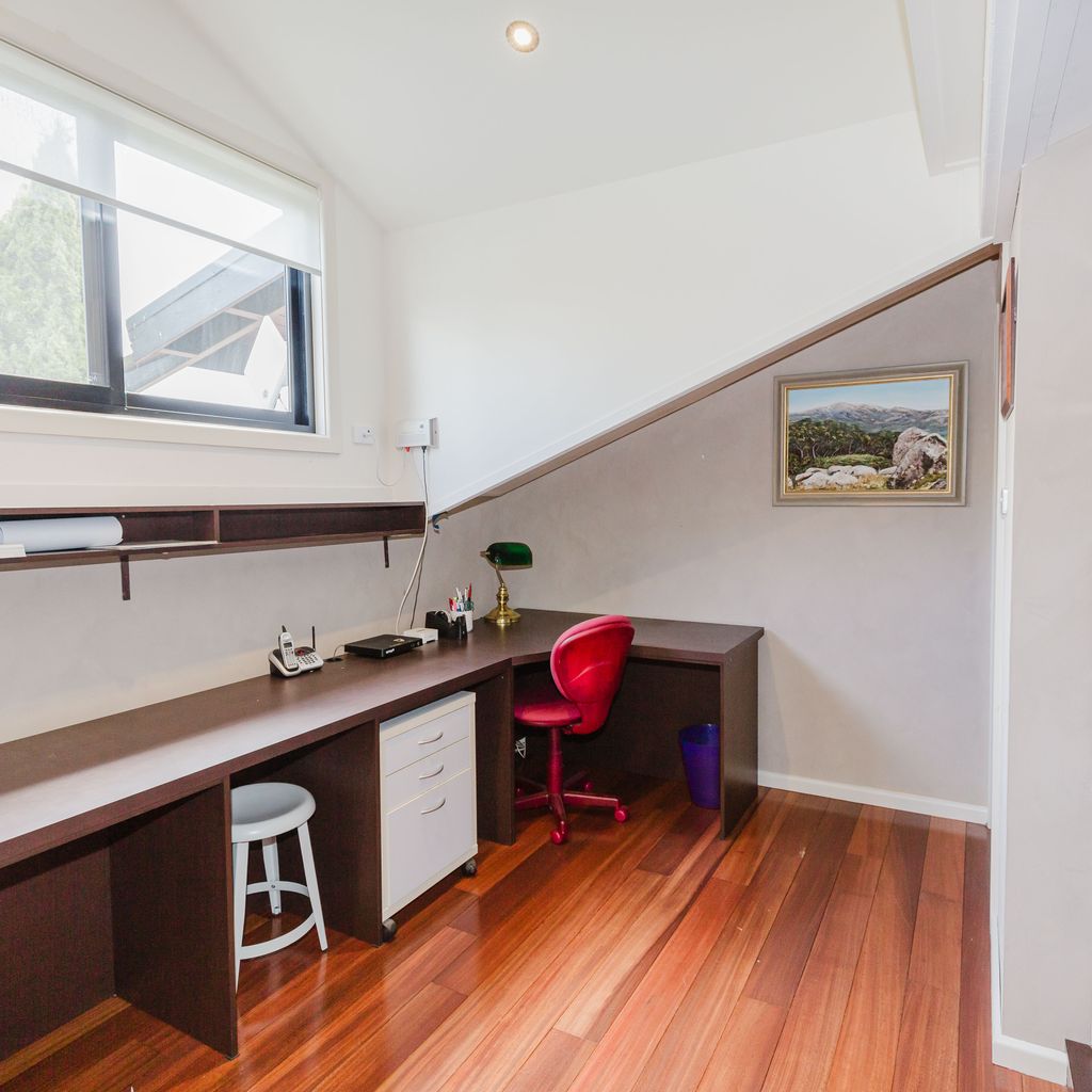 10 Kanangra Crescent – Entire