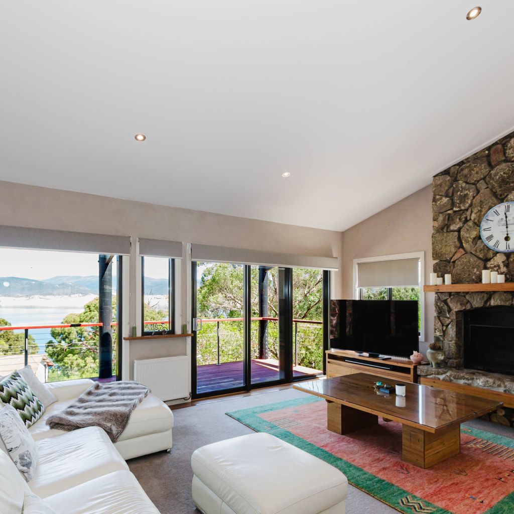 10 Kanangra Crescent – Entire