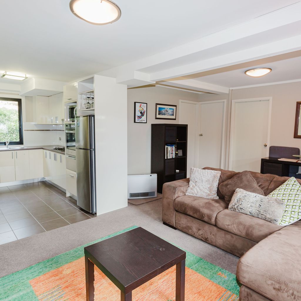 10 Kanangra Crescent – Entire