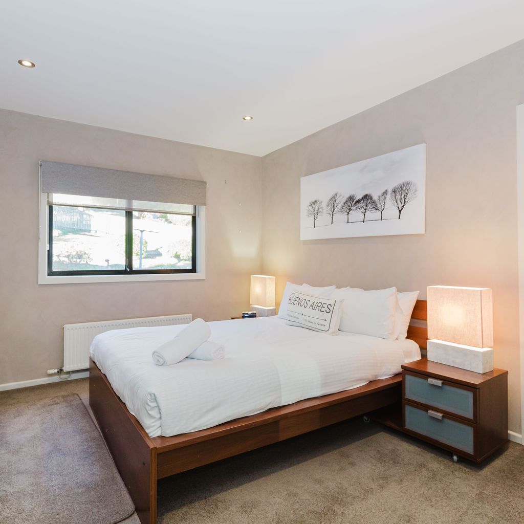 10 Kanangra Crescent – Entire