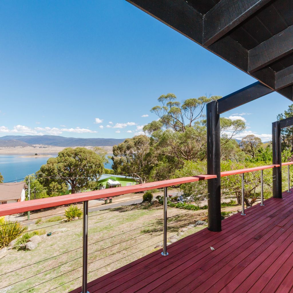 10 Kanangra Crescent – Entire