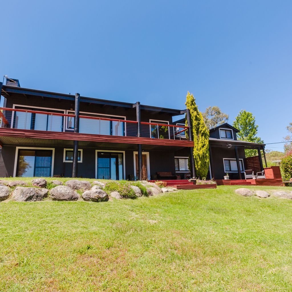 10 Kanangra Crescent – Entire