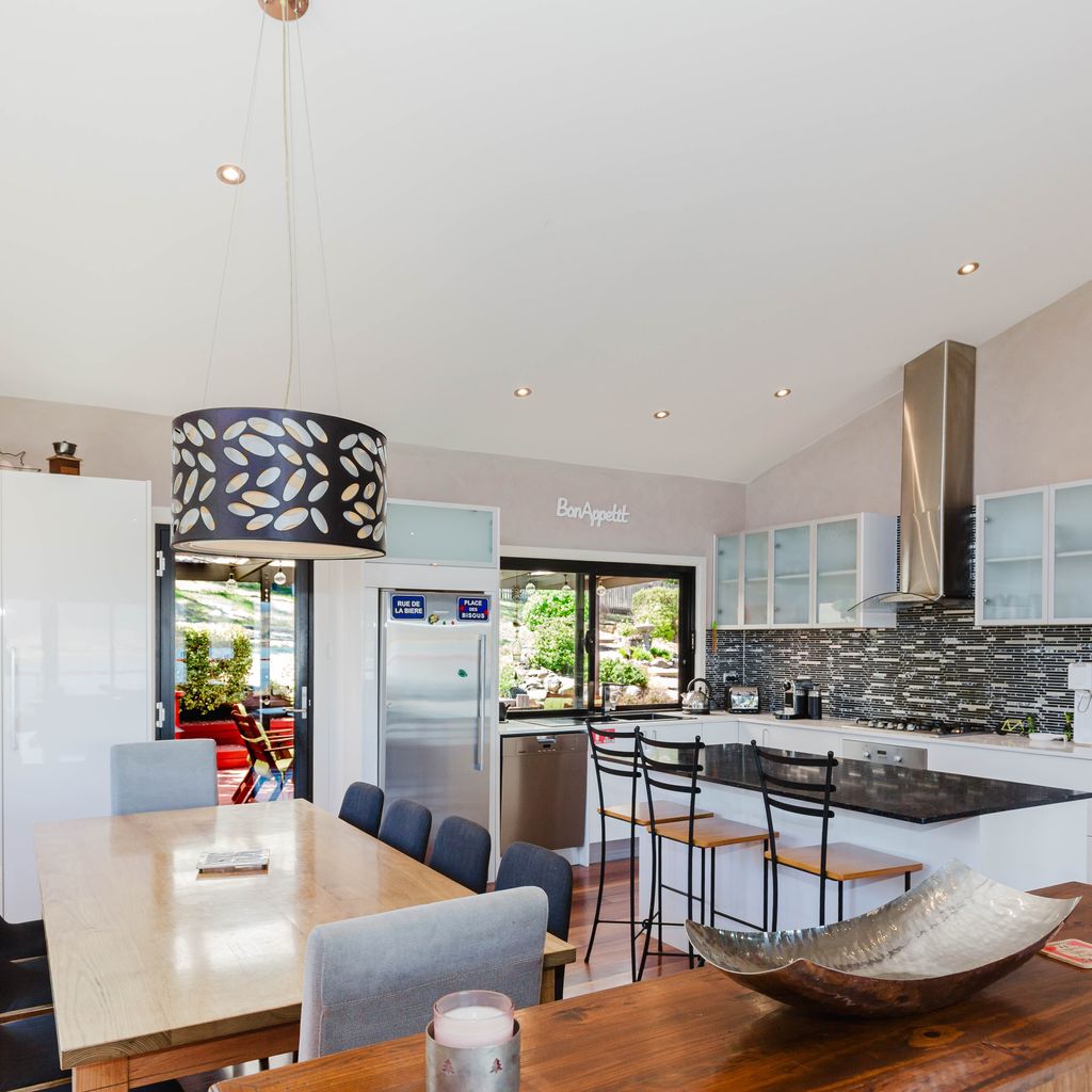10 Kanangra Crescent – Entire