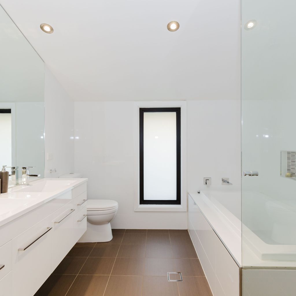 10 Kanangra Crescent – Entire