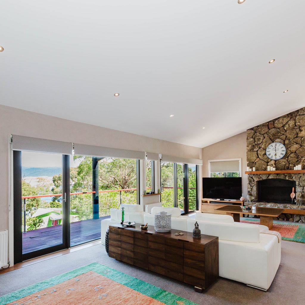 10 Kanangra Crescent – Entire