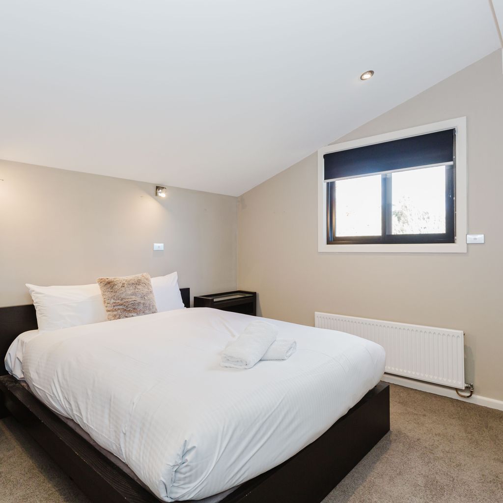 10 Kanangra Crescent – Entire