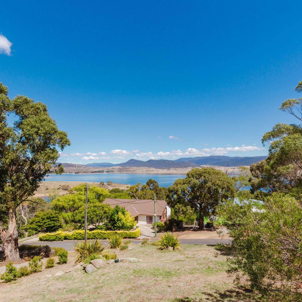 10 Kanangra Crescent – Entire