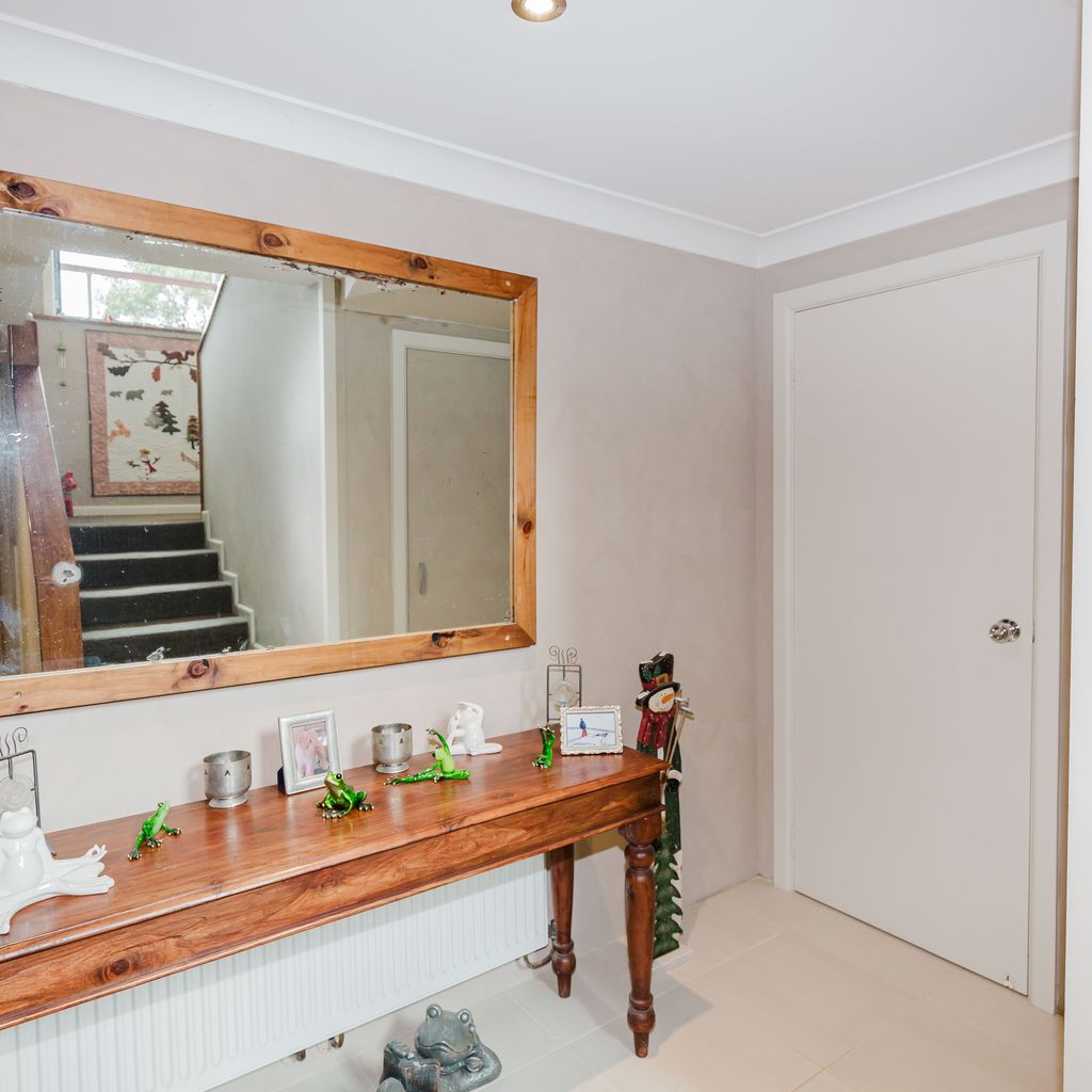 10 Kanangra Crescent – Entire