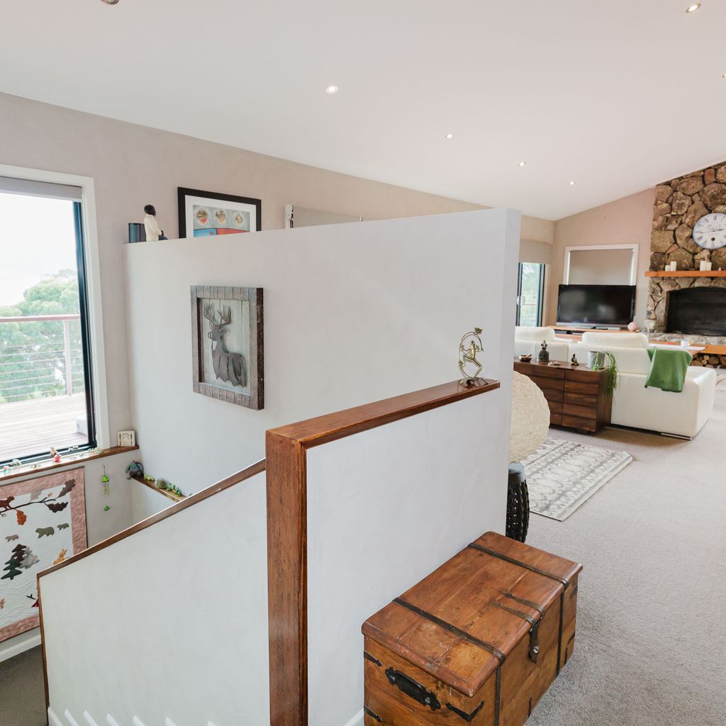 10 Kanangra Crescent – Entire