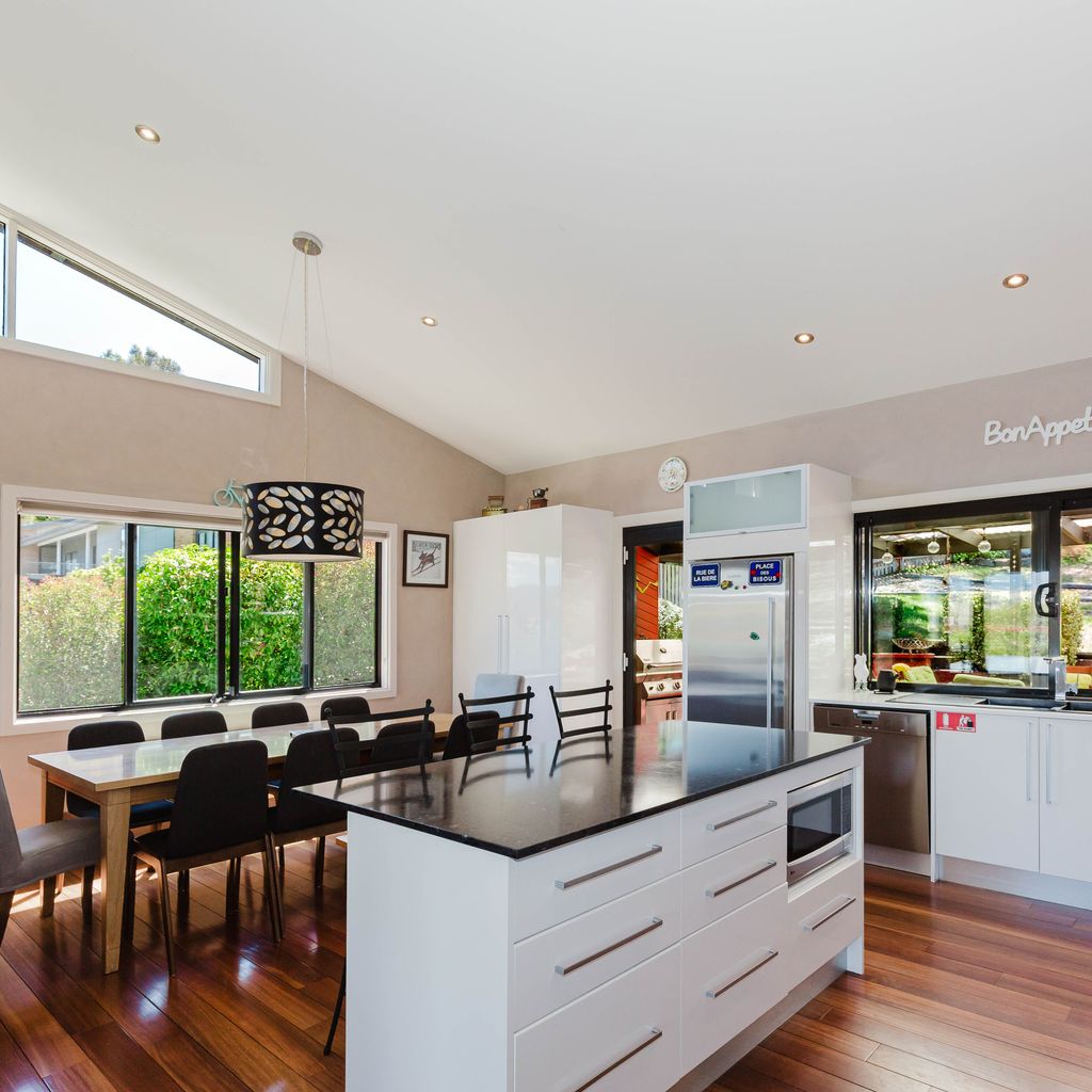 10 Kanangra Crescent – Entire