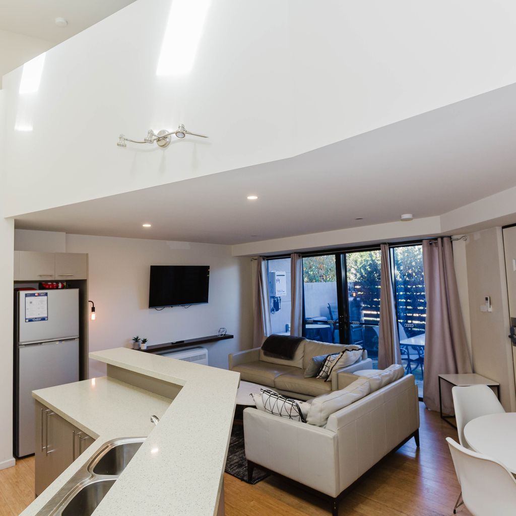 Khione – 6/23-25 Kirwan Close