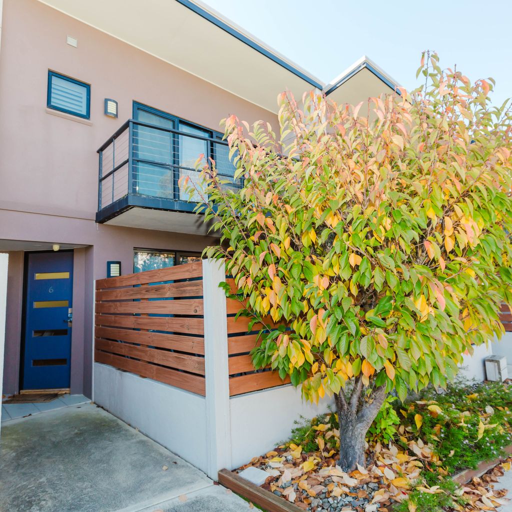 Khione – 6/23-25 Kirwan Close