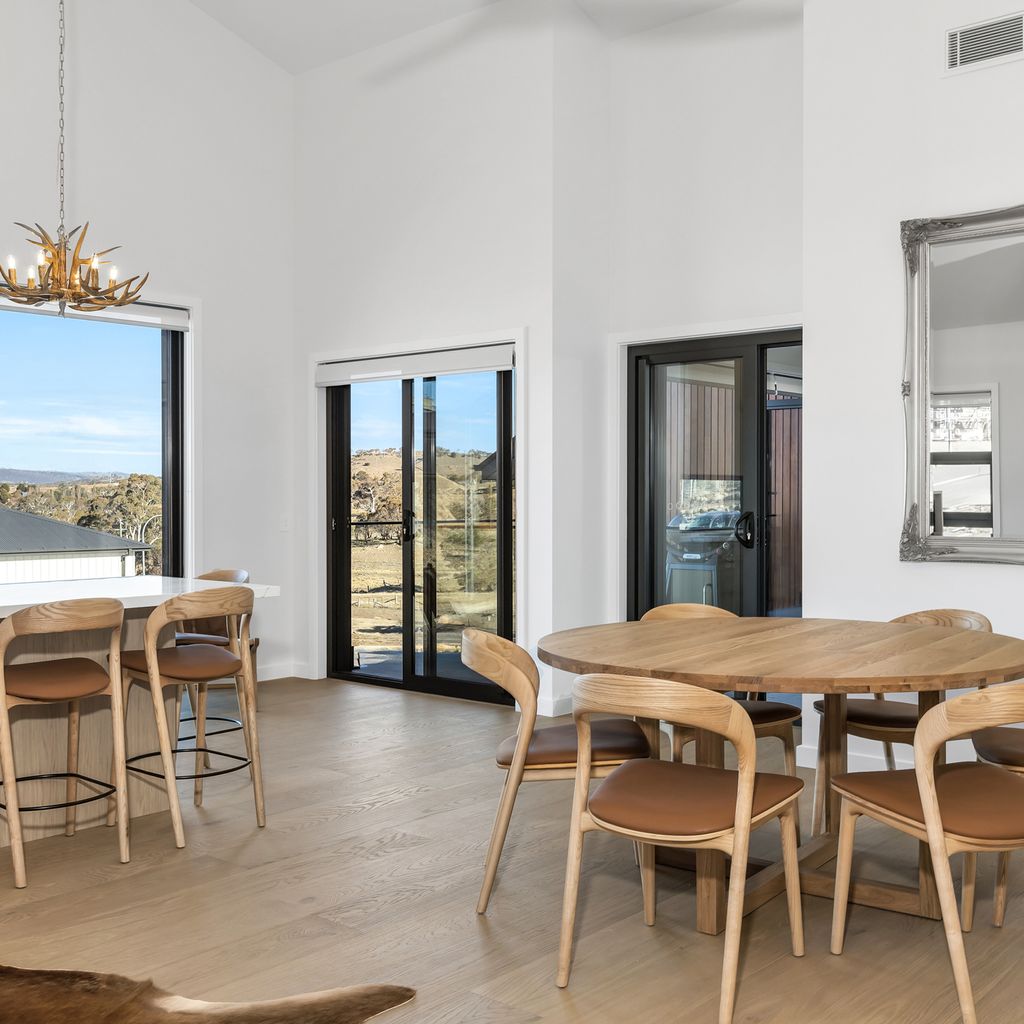The Peak at Abbott. Spa, EV Charger & Luxury – 14 Abbott Street