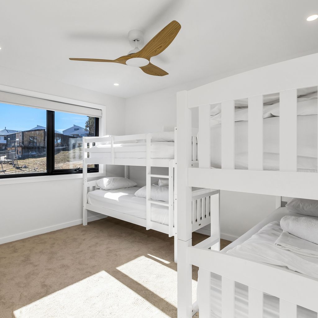 The Peak at Abbott. Spa, EV Charger & Luxury – 14 Abbott Street