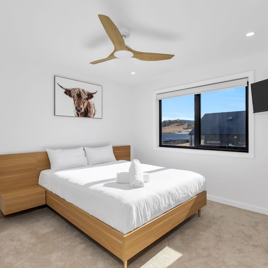 The Peak at Abbott. Spa, EV Charger & Luxury – 14 Abbott Street