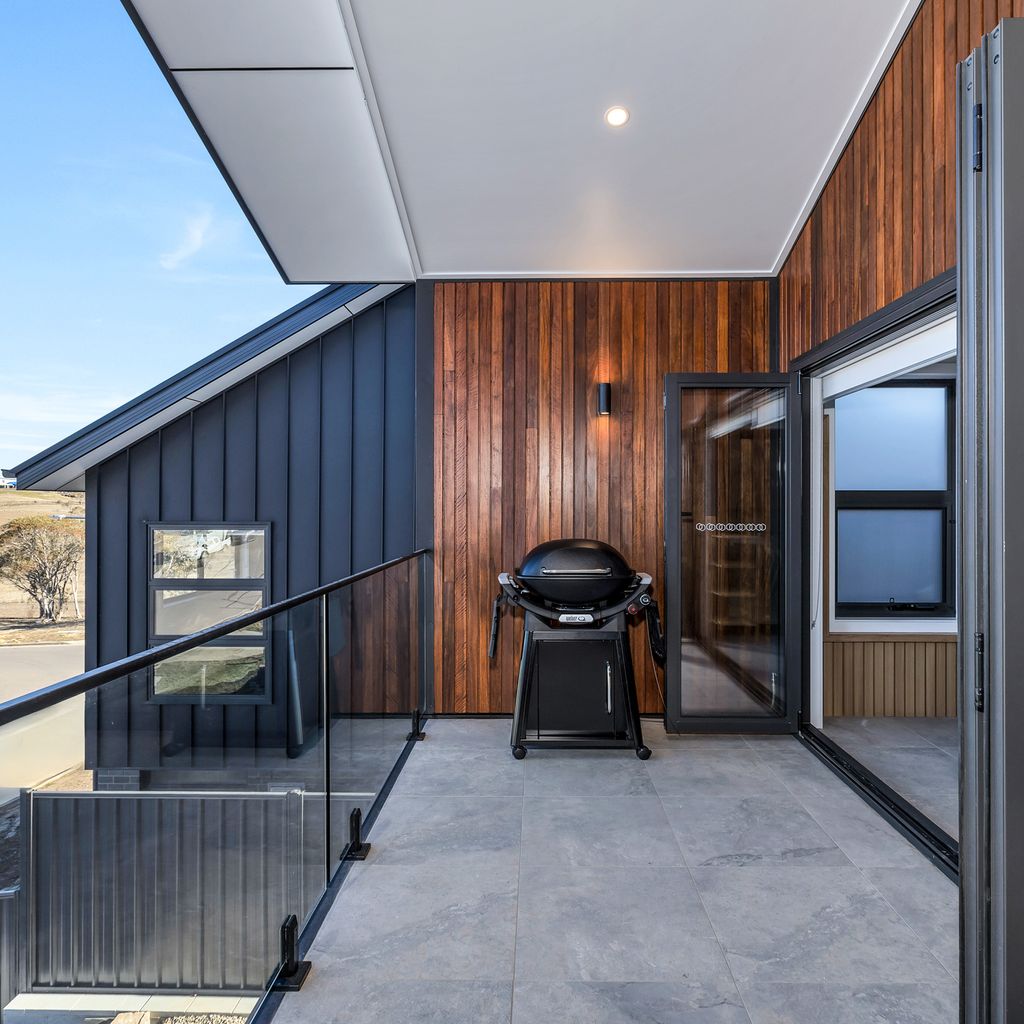 The Peak at Abbott. Spa, EV Charger & Luxury – 14 Abbott Street