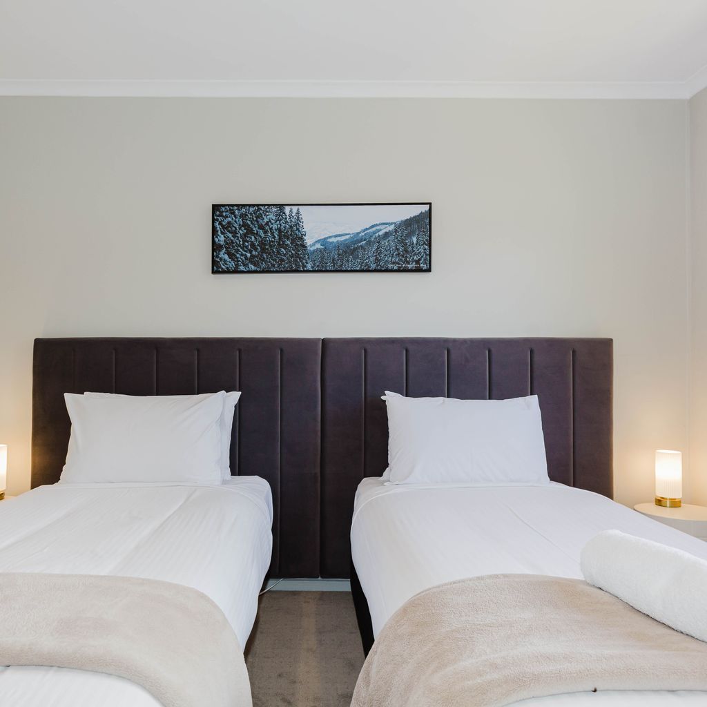 Albi Celeste – 2/9 Park Road