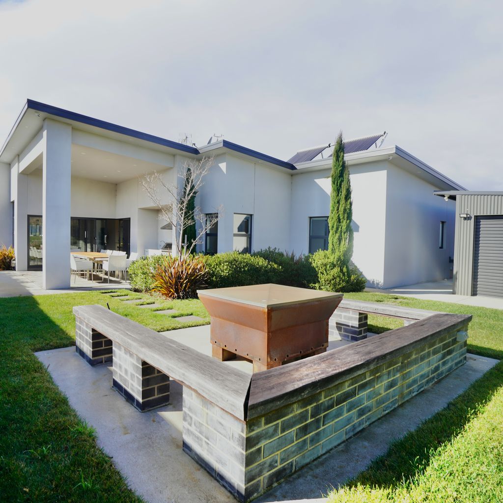 Pinecone Lodge – 38 Twynam Street