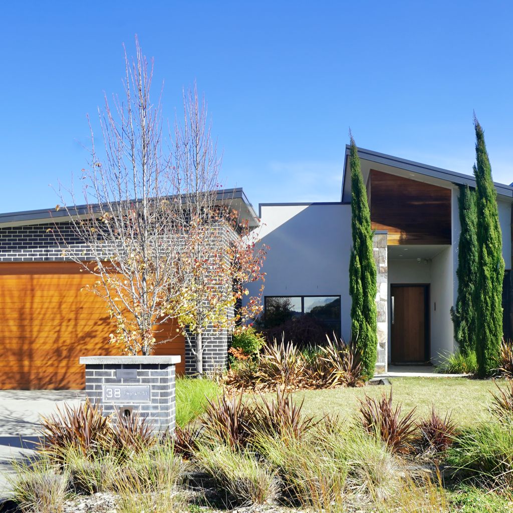 Pinecone Lodge – 38 Twynam Street