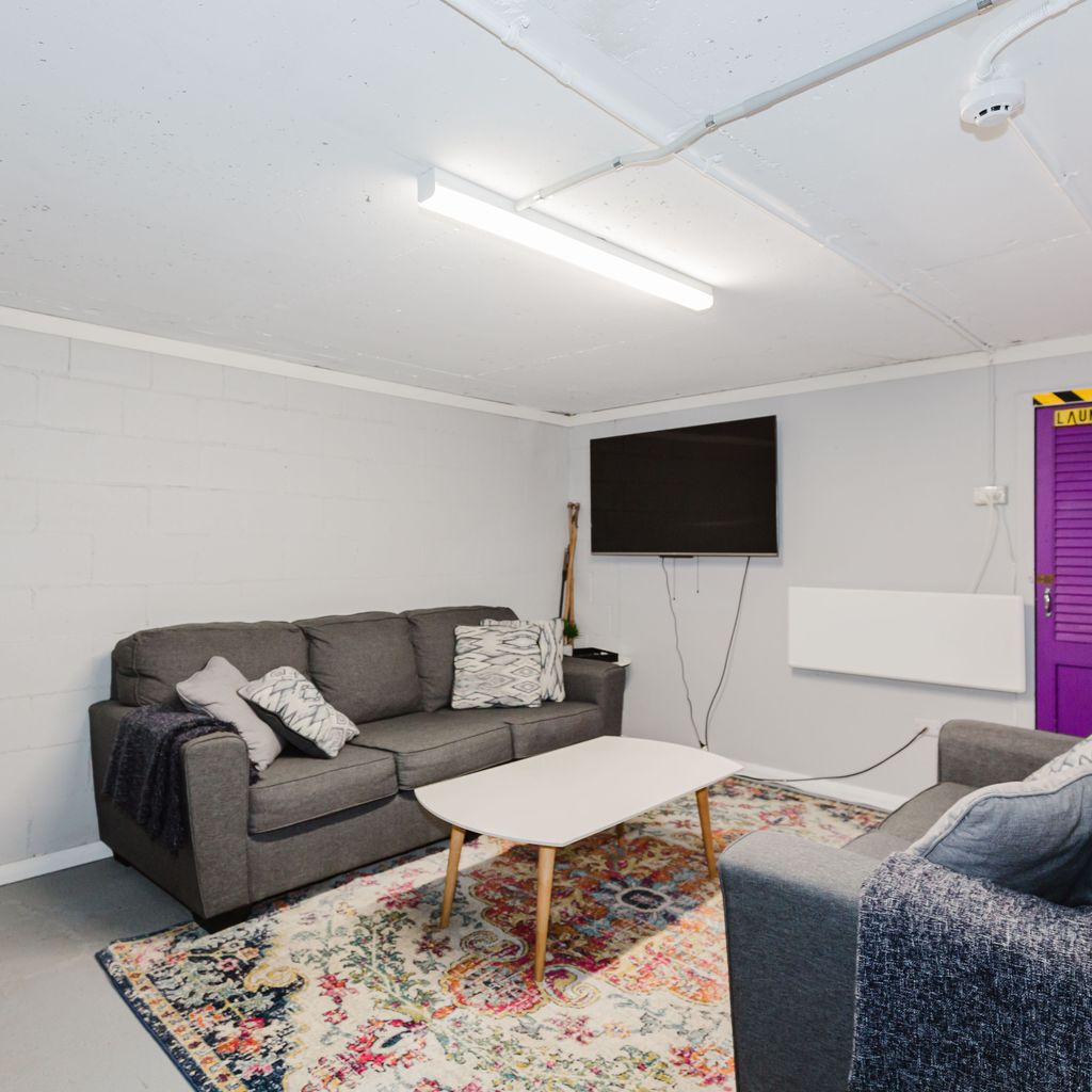 Blizzard Bunny Lodge – 43 Gippsland Street