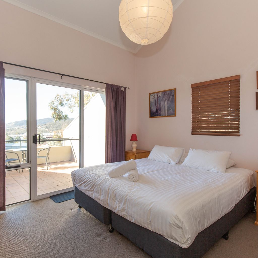 Cascades – 13/3 Kurrajong Street