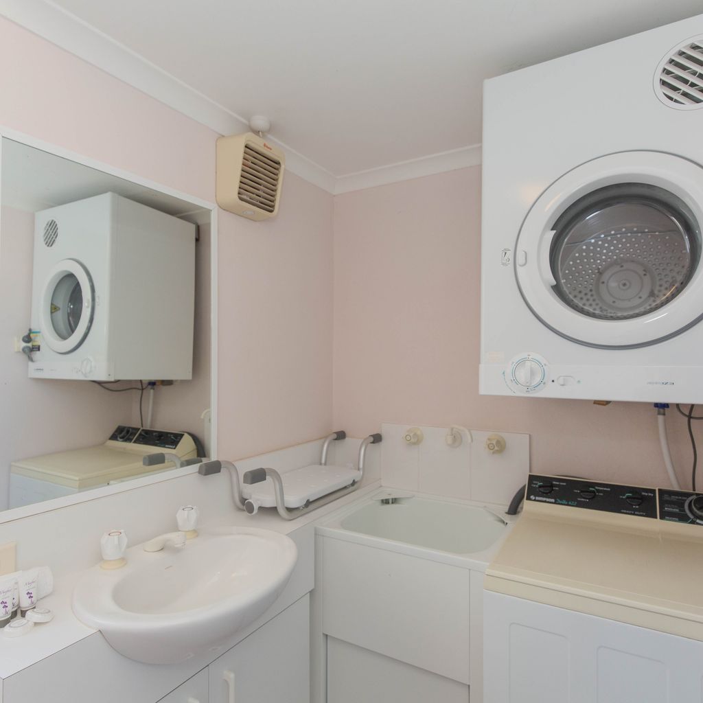Cascades – 13/3 Kurrajong Street