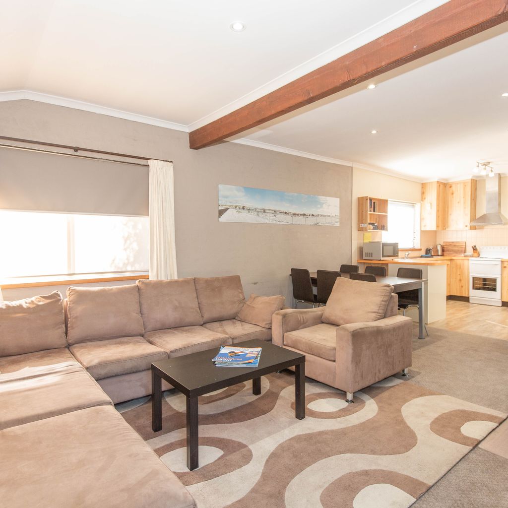 Charvel – 2/35 Gippsland Street