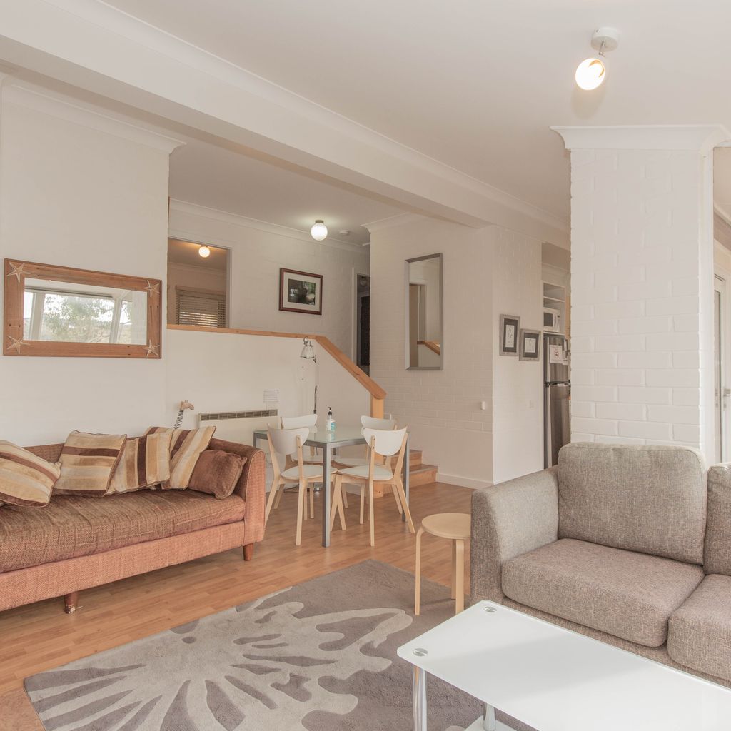 Dauphine – 1/23 Townsend Street