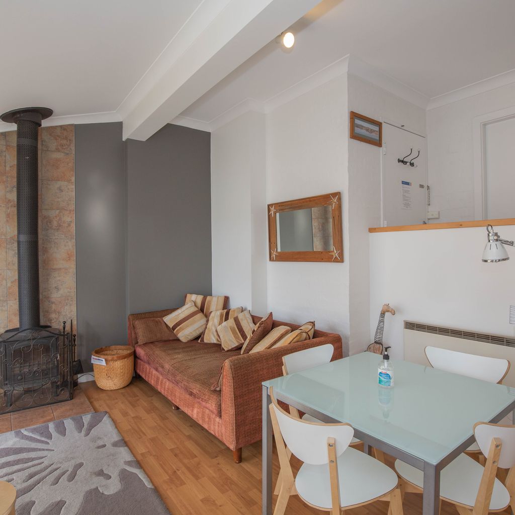 Dauphine – 1/23 Townsend Street