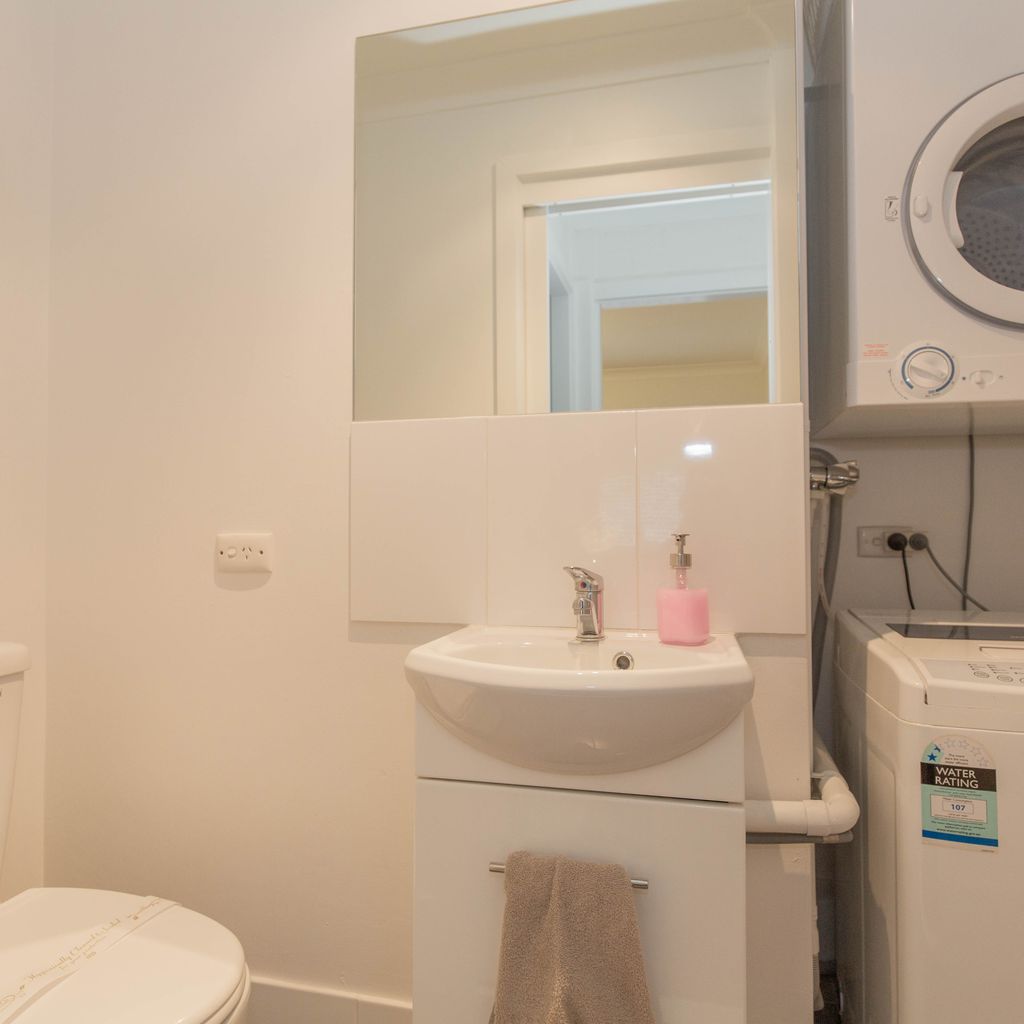 Dauphine – 1/23 Townsend Street