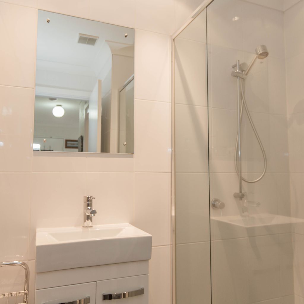 Dauphine – 1/23 Townsend Street