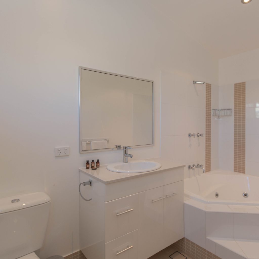 Khione – 5/23-25 Kirwan Close
