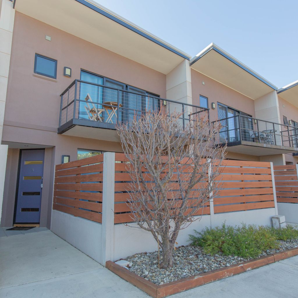 Khione – 5/23-25 Kirwan Close
