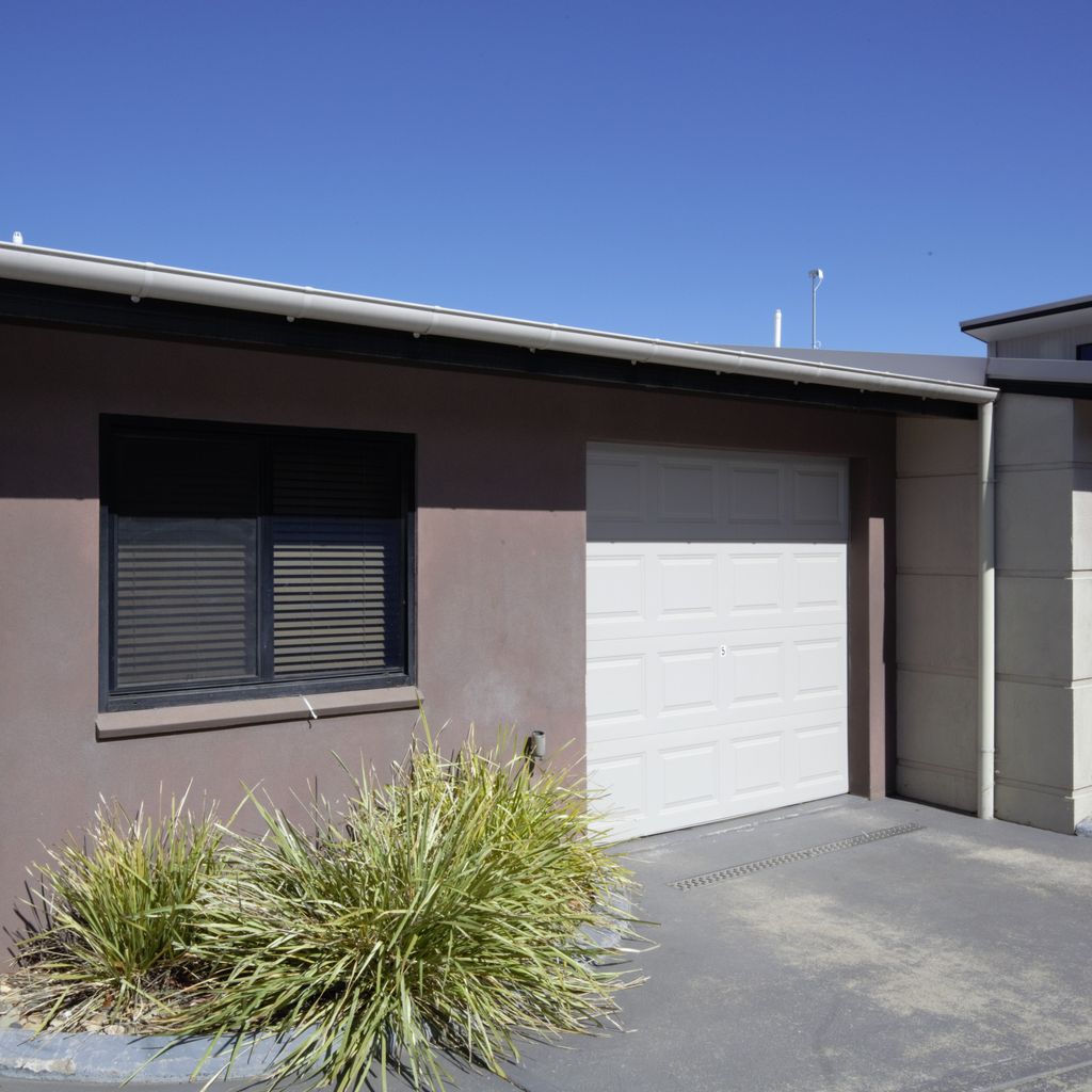 Khione – 5/23-25 Kirwan Close