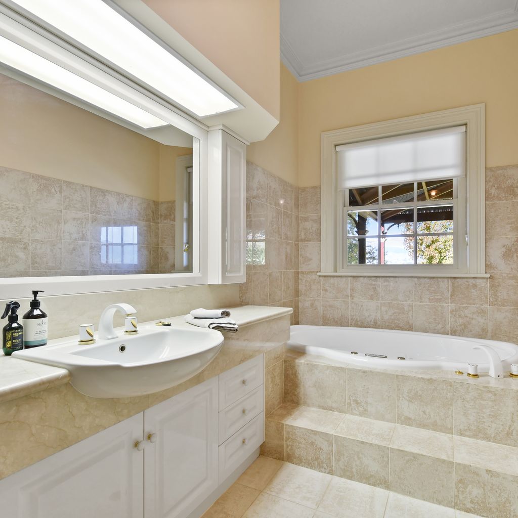 Cornhill – Merrijig – Sleeps 12