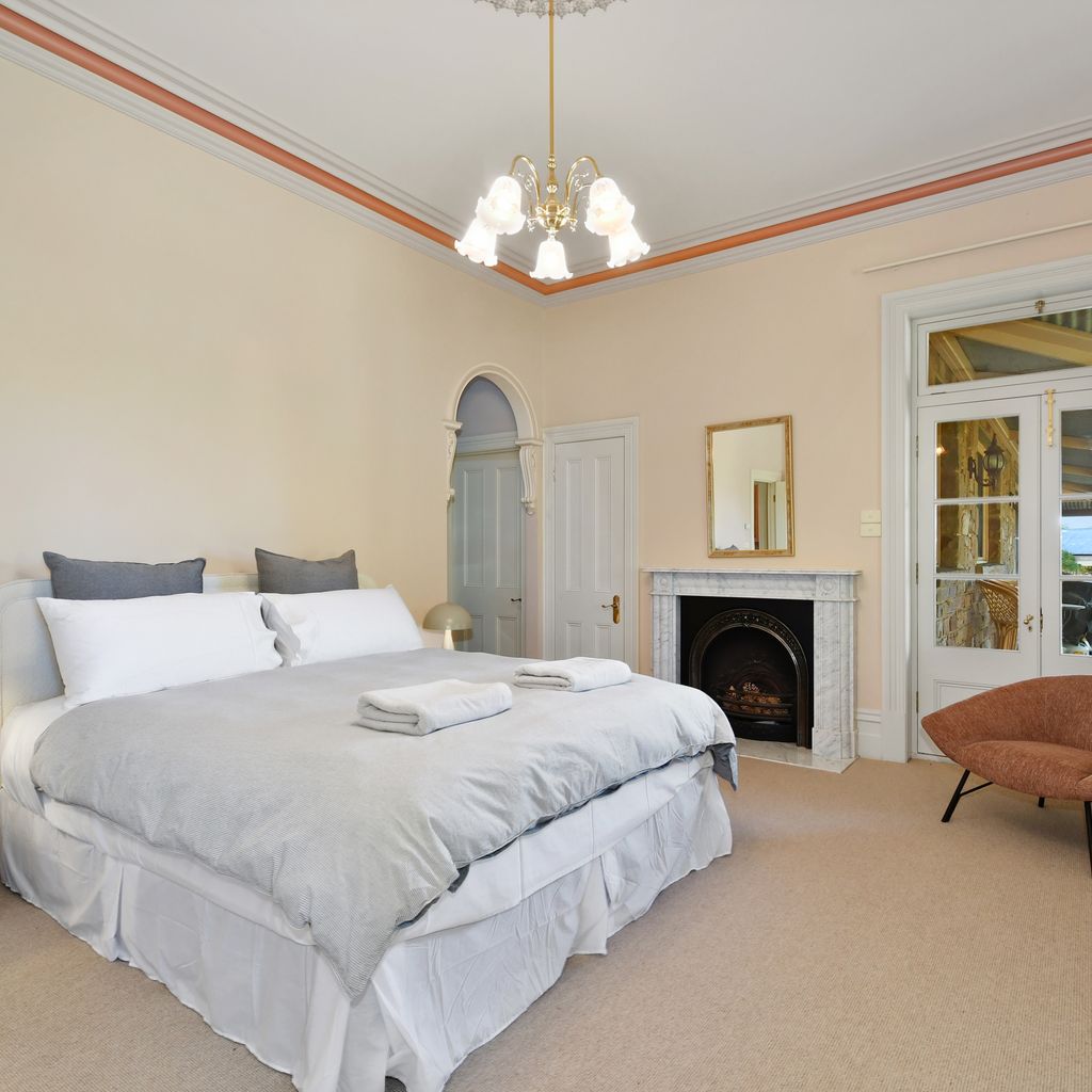 Cornhill – Merrijig – Sleeps 12