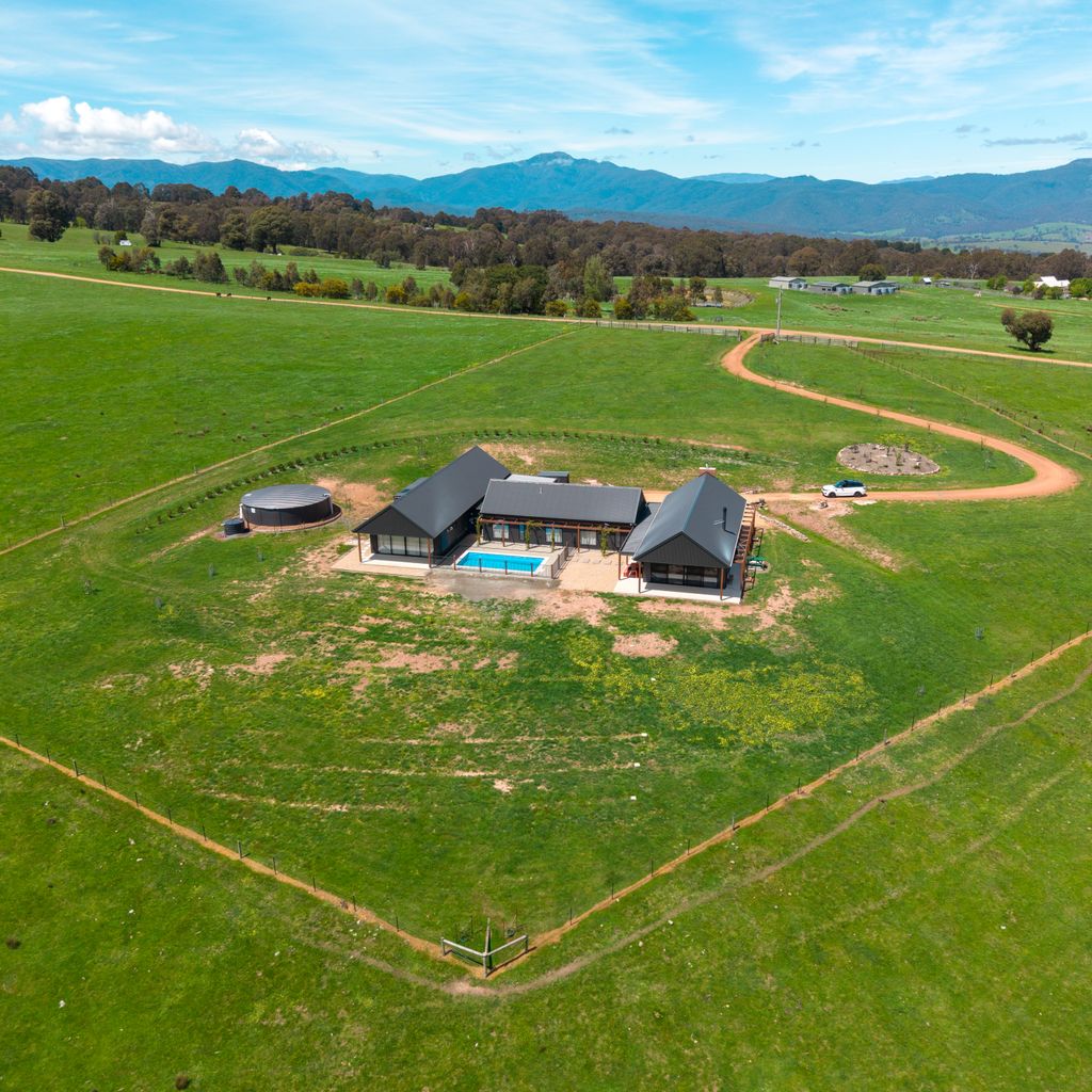 Half Mile High – Merrijig – Sleeps 10