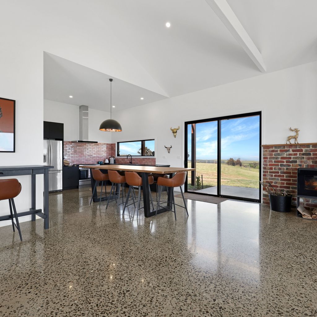 Half Mile High – Merrijig – Sleeps 10