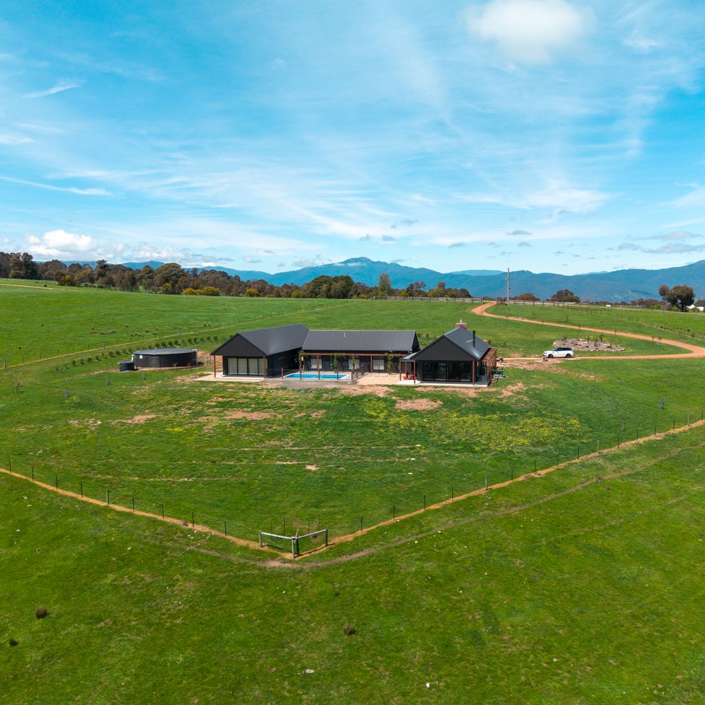 Half Mile High – Merrijig – Sleeps 10