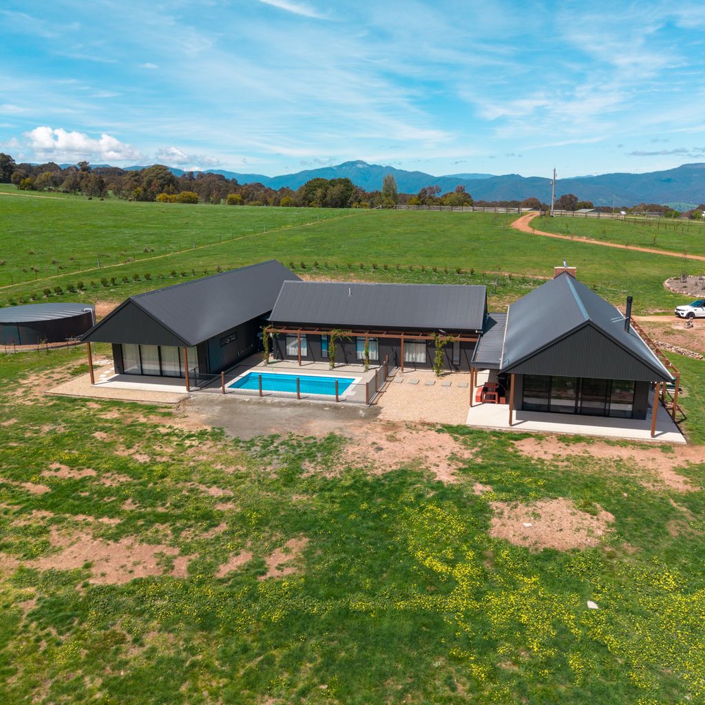 Half Mile High – Merrijig – Sleeps 10