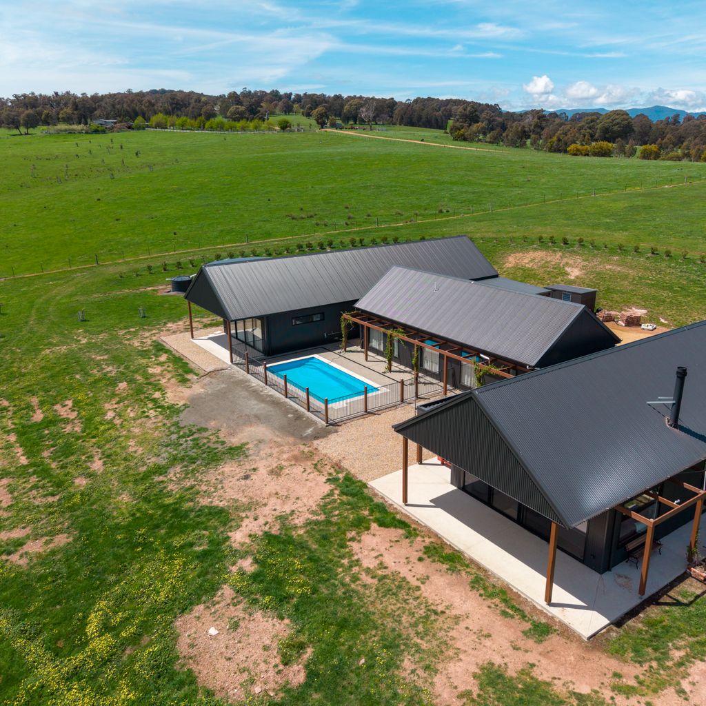 Half Mile High – Merrijig – Sleeps 10