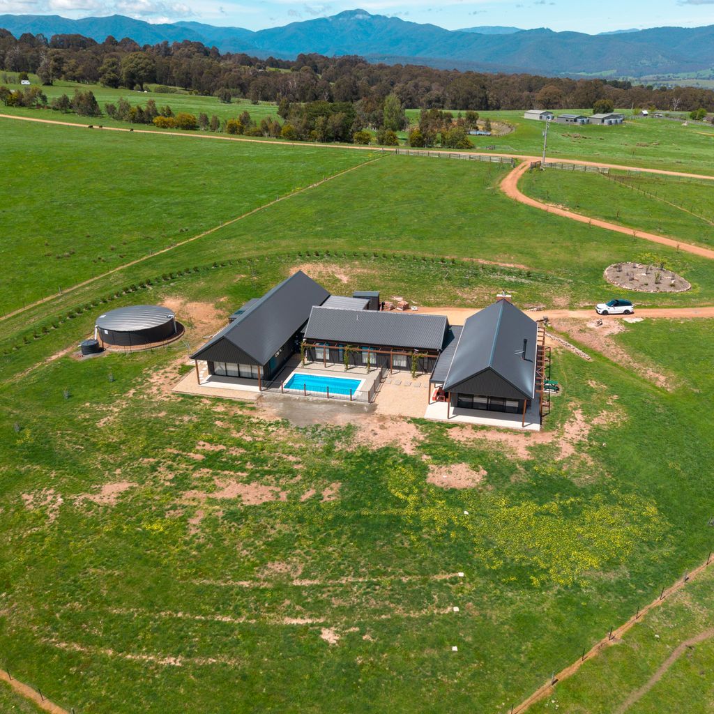 Half Mile High – Merrijig – Sleeps 10