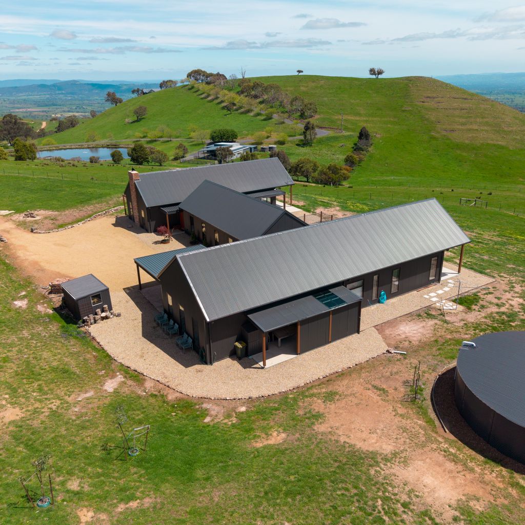 Half Mile High – Merrijig – Sleeps 10